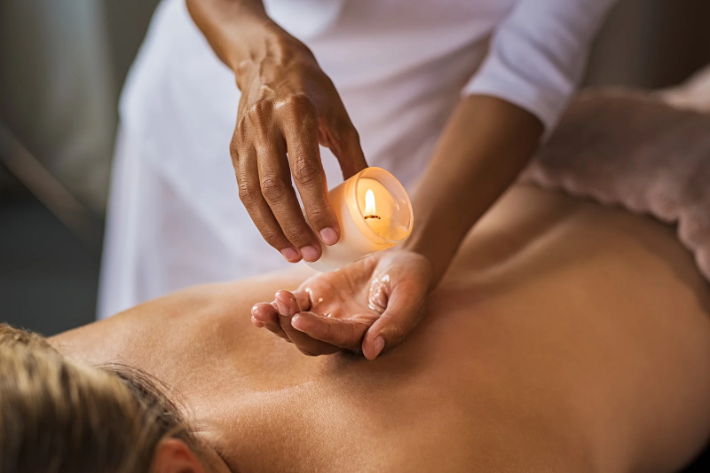 Full-Body Massage with Aromatic VelvetFlame Candle™